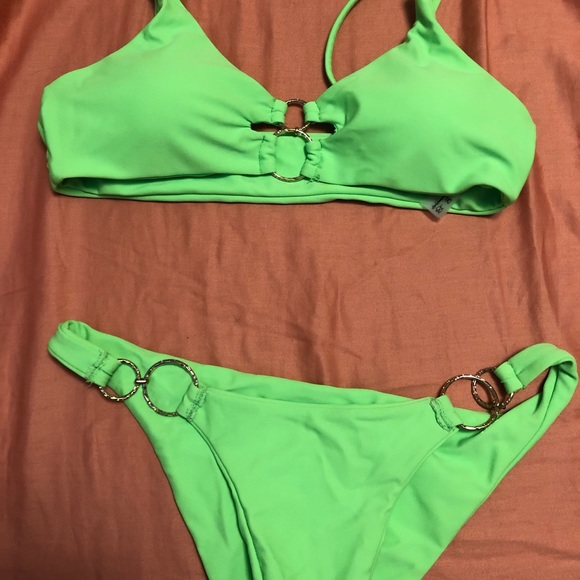 gorgeous green bikini 💚 - Picture 1 of 2